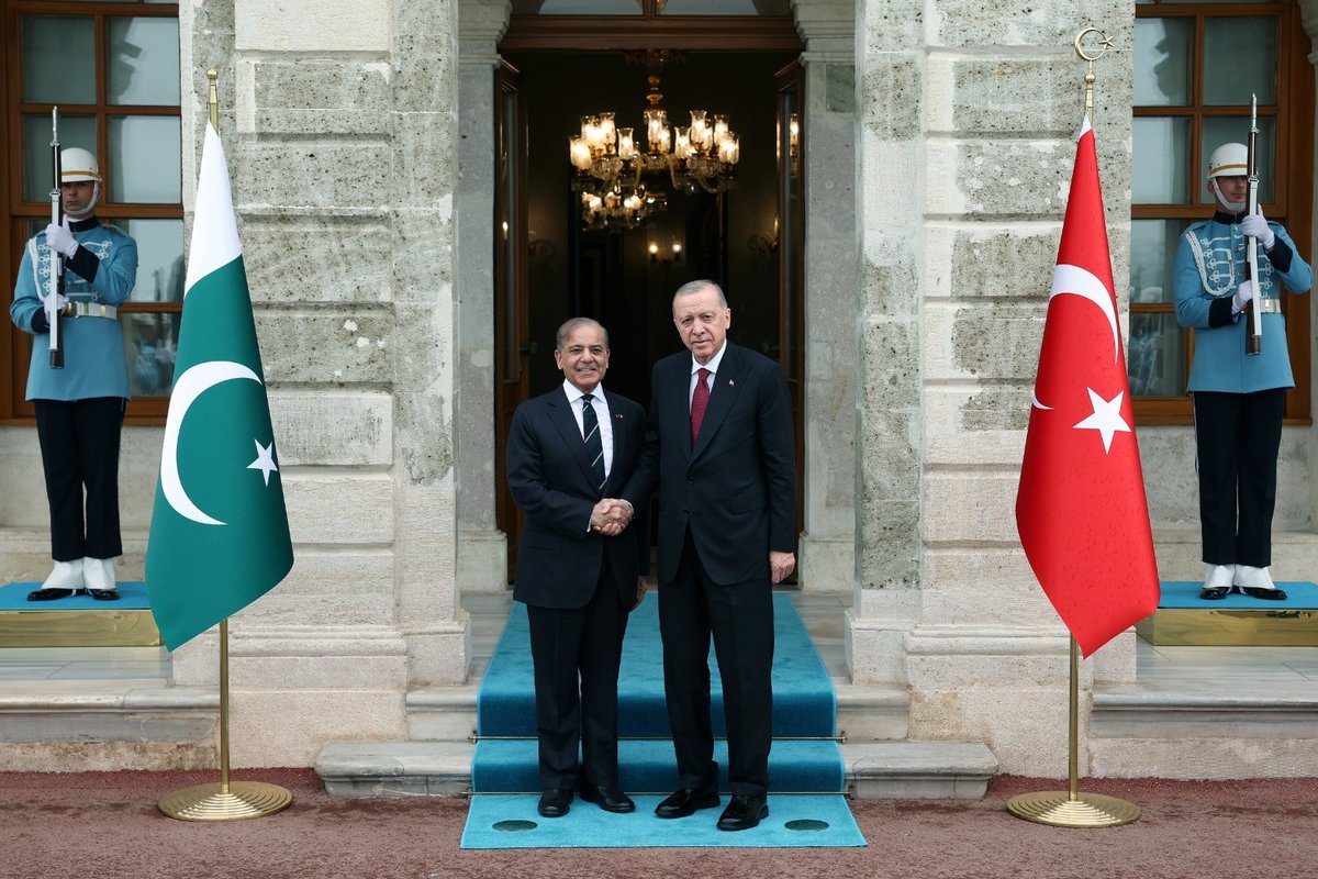 Erdogan, Sharif hold talks in Istanbul amid rising South Asia tensions