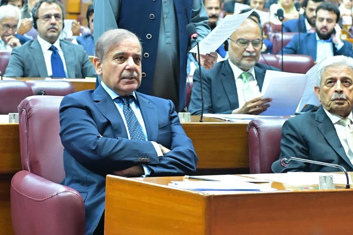 Pakistan parliament approves five-year army chief term, expands top judiciary