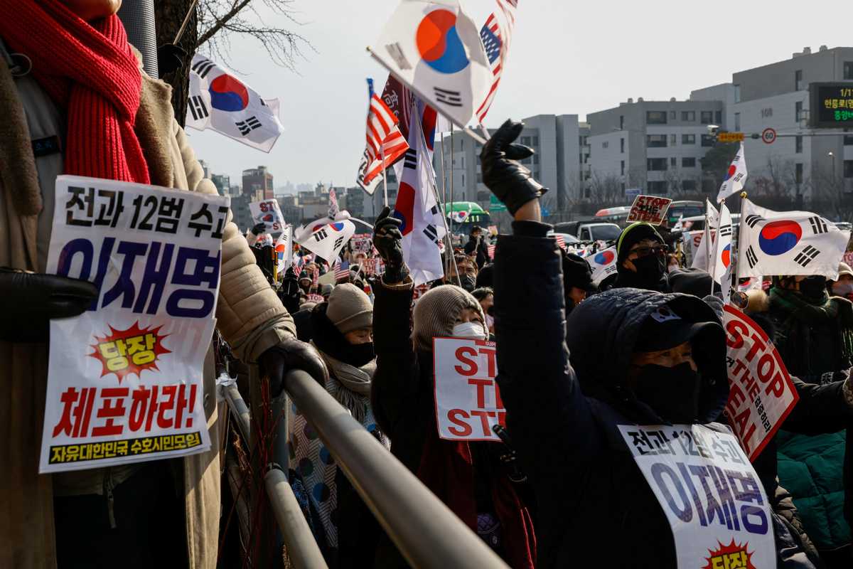 Hundreds rally for South Korea's Yoon as new arrest bid beckons