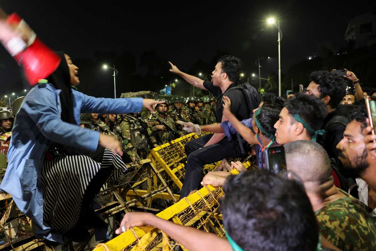 30 injured in protests demanding Bangladeshi president resign