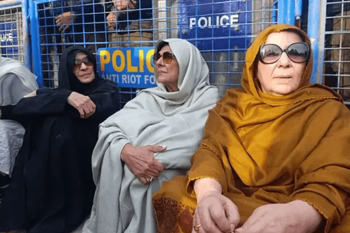 Imran Khan's sisters challenge detention as PTI vows Islamabad march