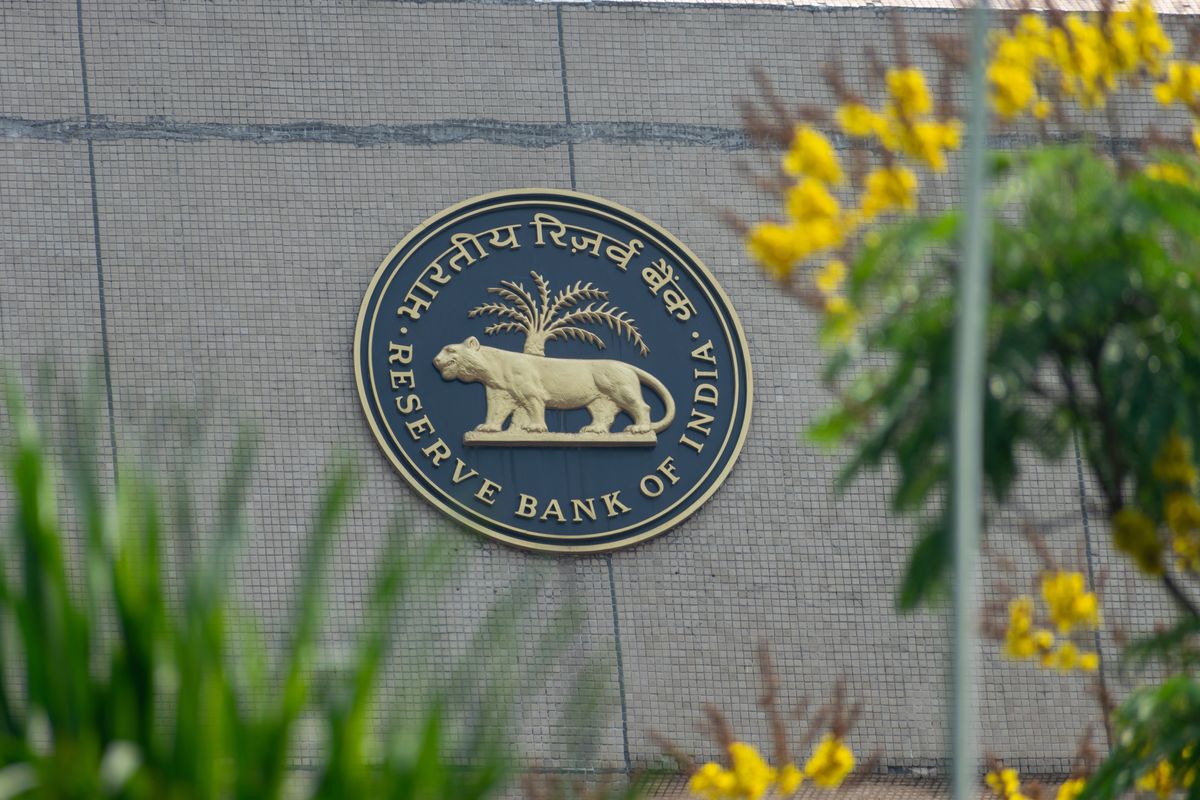 India's foreign exchange reserves hit 10-month low amid economic slowdown