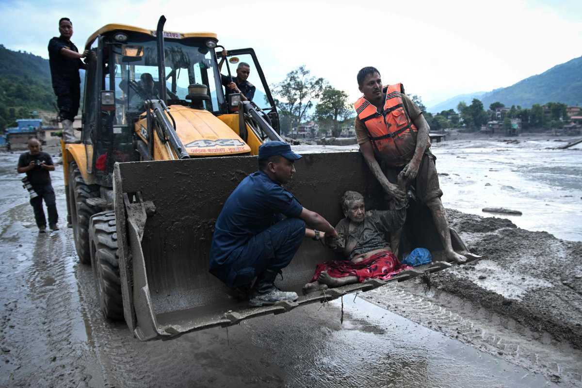 Fog and rain force Nepal to halt flood rescues as 2,500 remain missing