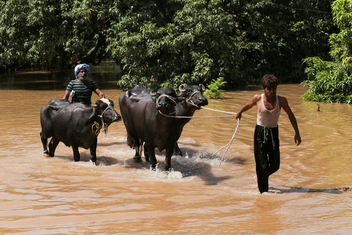 Pakistan says floodwaters receding, key highways remain open
