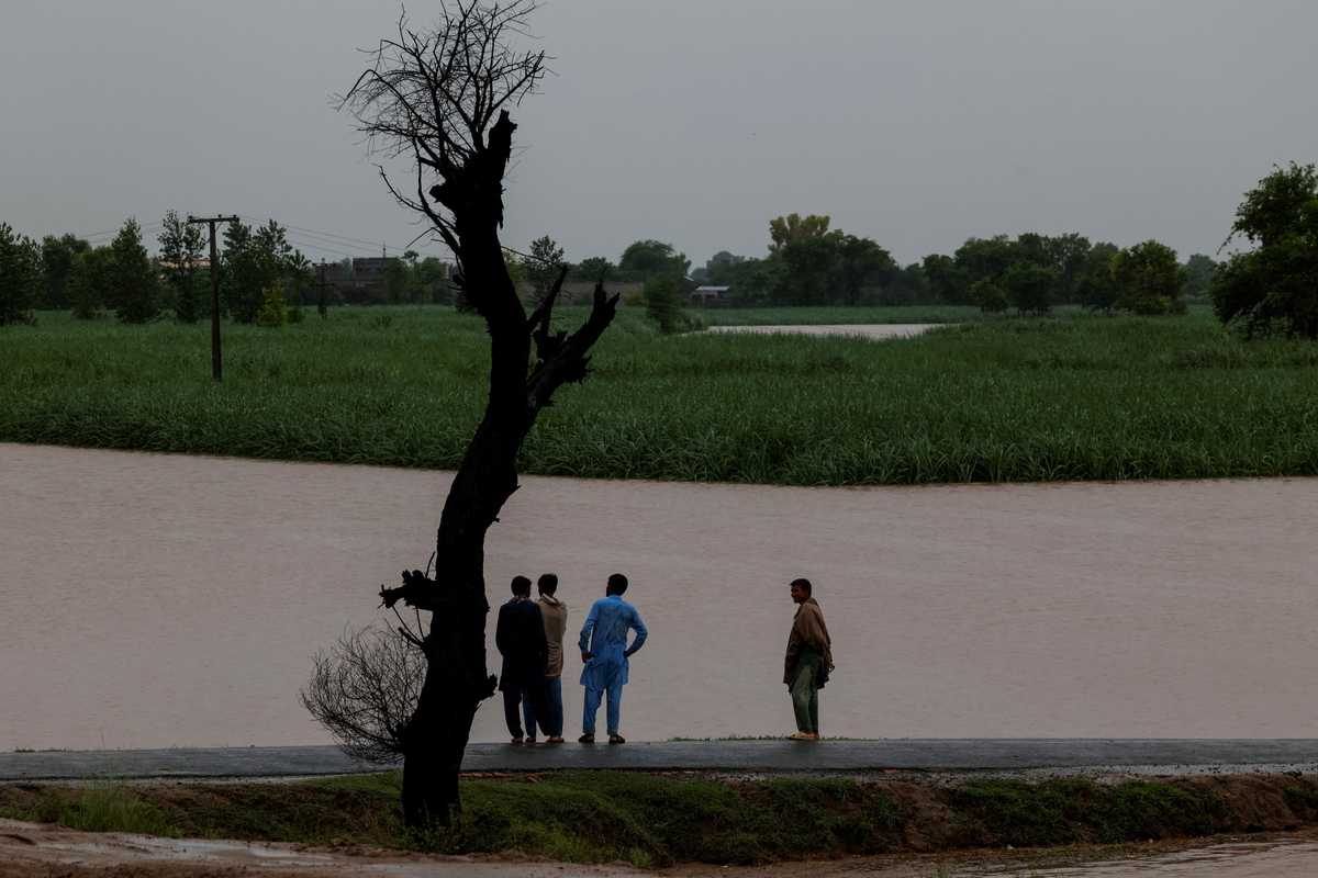 Pakistan mulls levee breaches to ease rising river pressure in southern Punjab