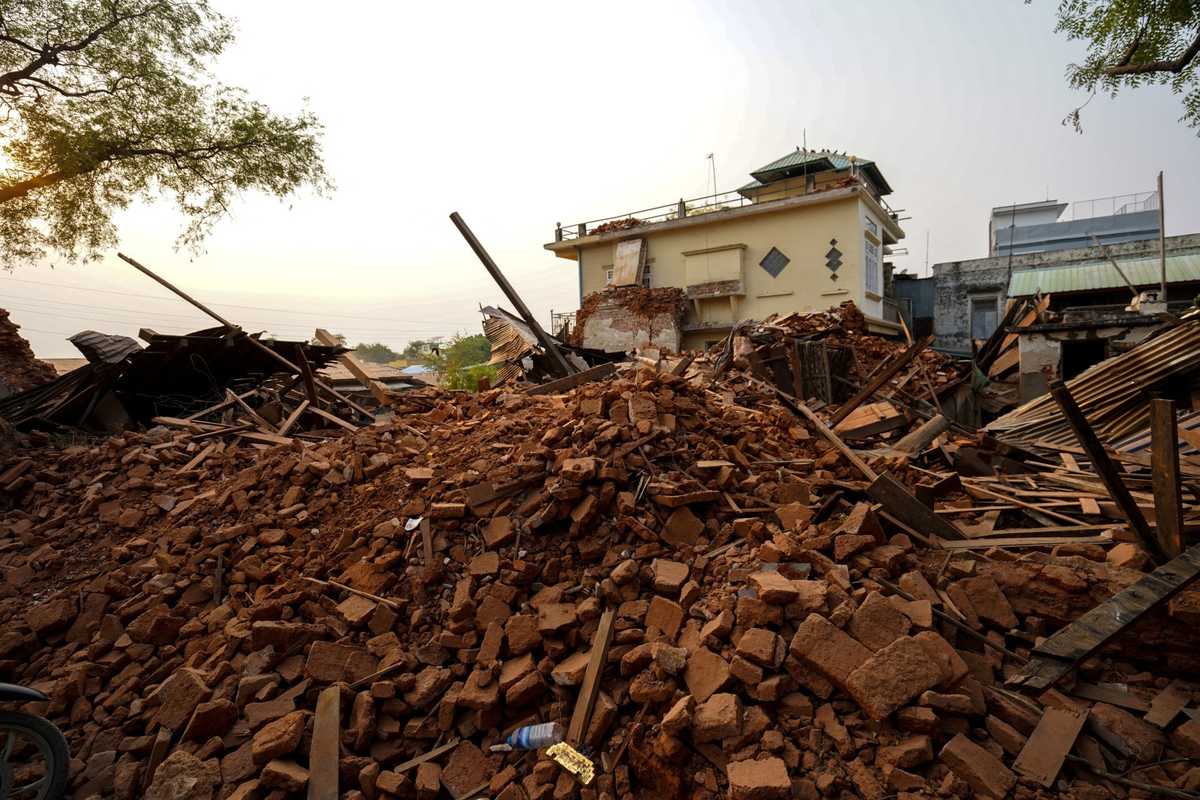 Rain complicates recovery in quake-hit Myanmar as death toll rises
