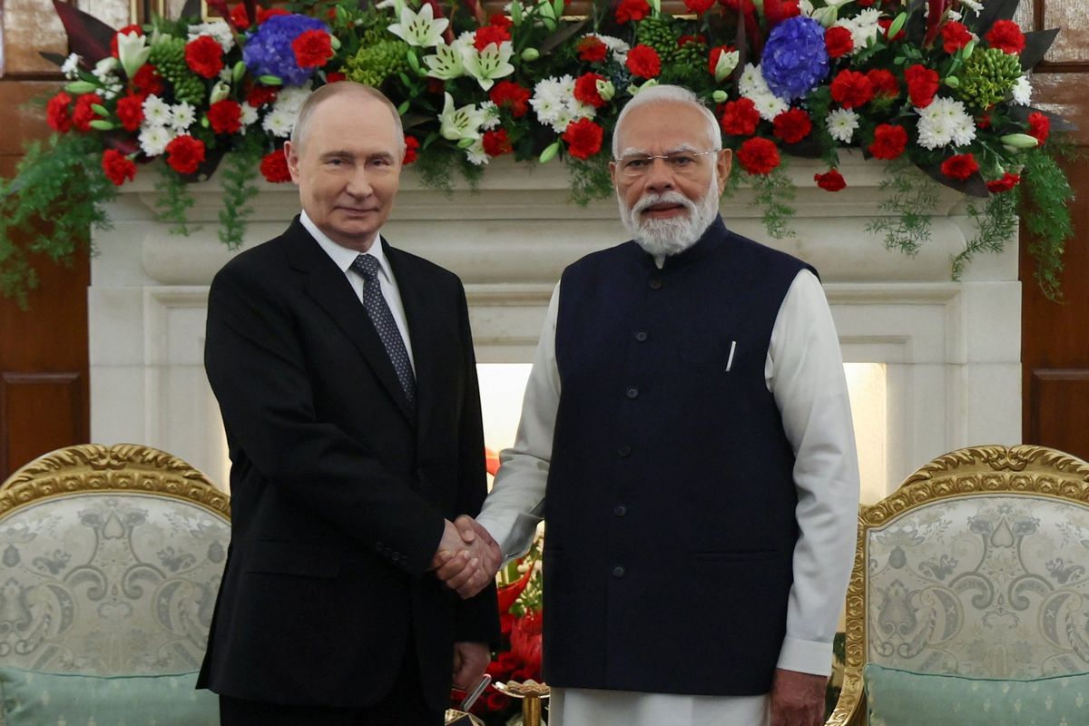 Putin offers India 'uninterrupted' oil in summit talks with Modi