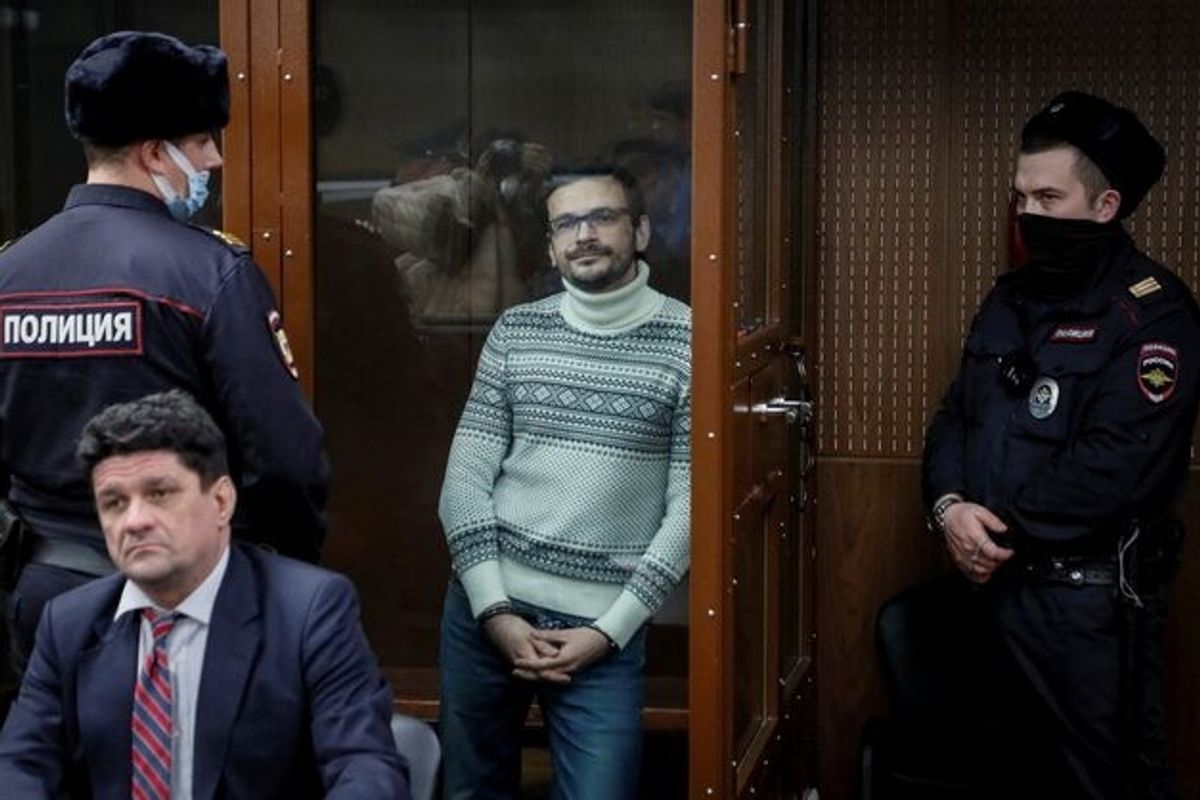 Freed Russian dissident put on Moscow's 'wanted' list
