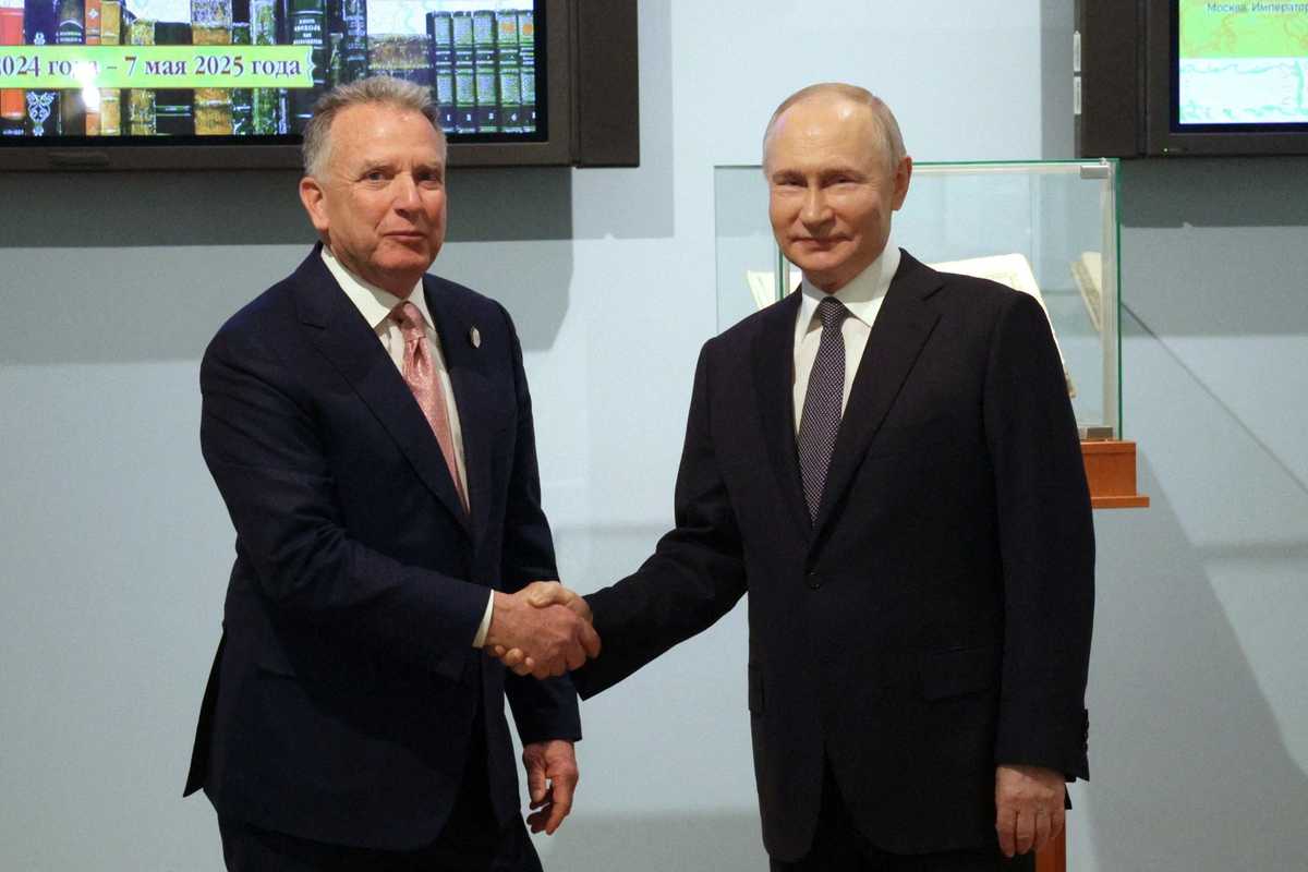 Trump calls Ukraine war 'senseless' as Witkoff meets Putin