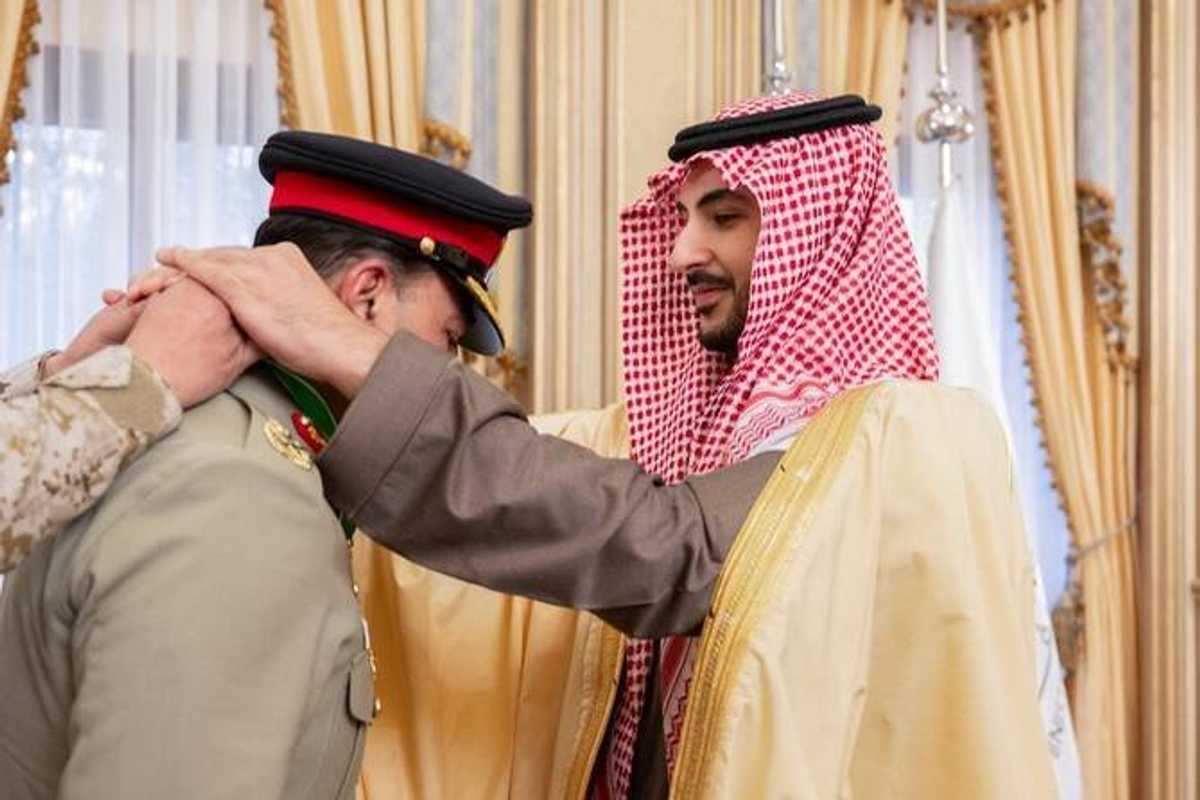 Pakistan’s army chief receives Saudi Arabia’s highest national honor