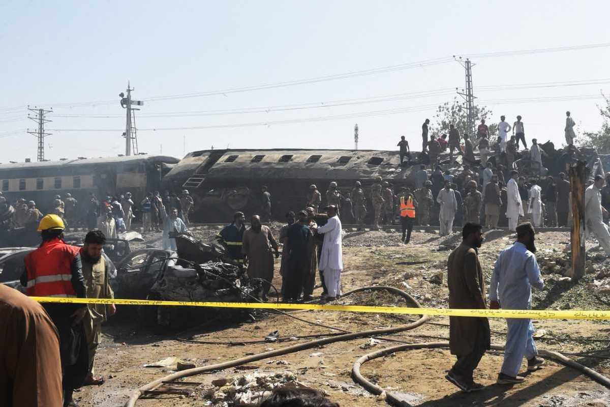 Train blast in Quetta kills at least 16, derails passenger coaches