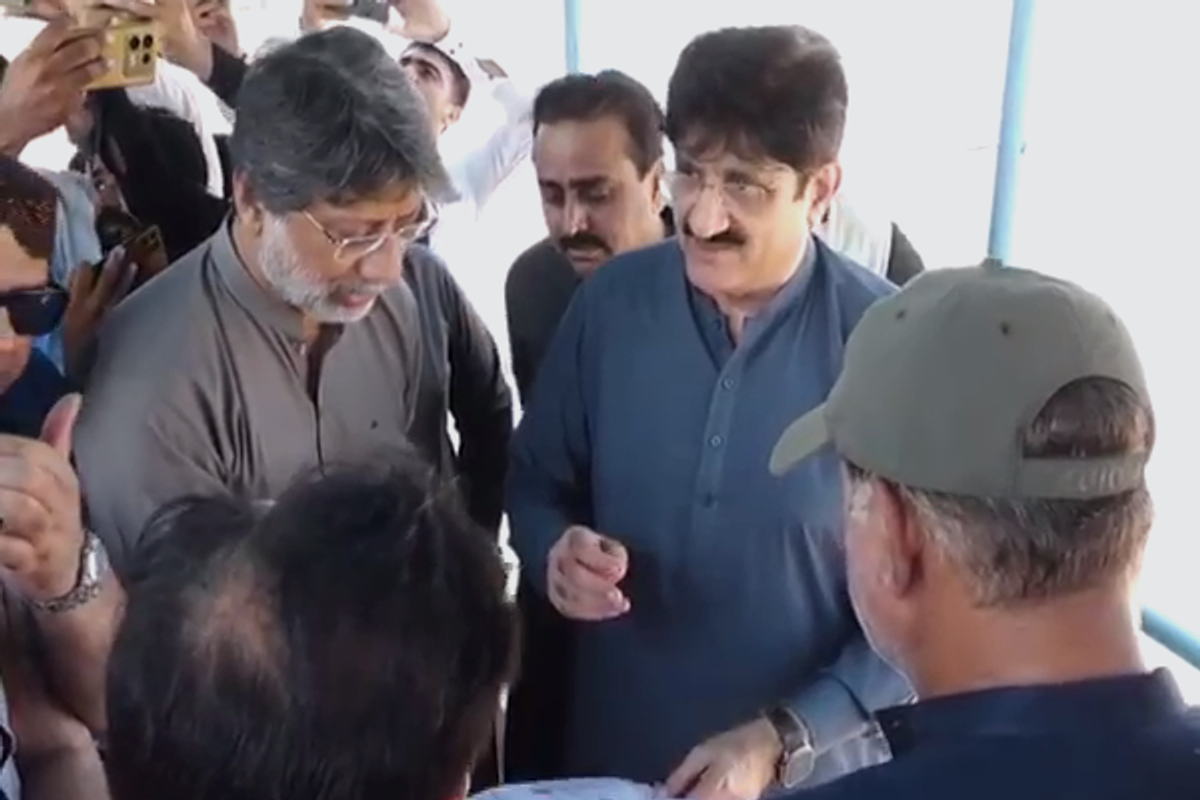 Sindh CM inspects Guddu Barrage as high floodwaters test Pakistan’s defenses