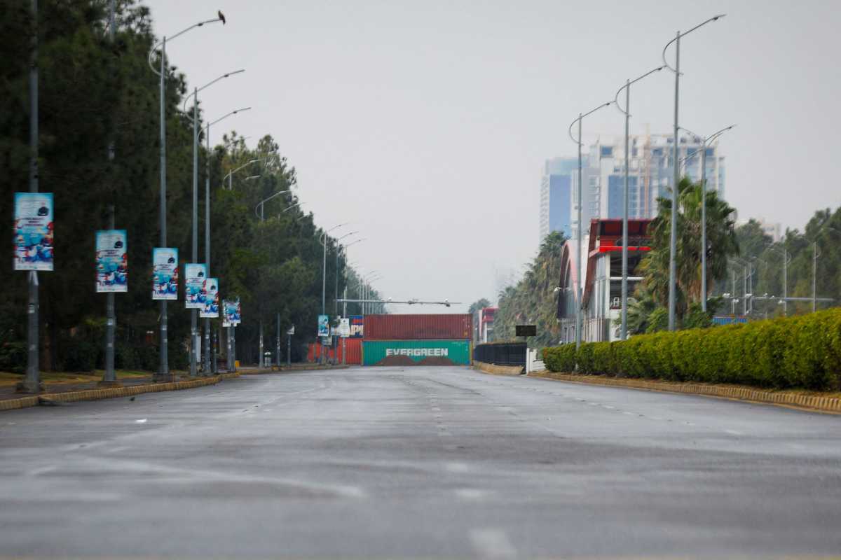 Govt closes major routes from KP to Islamabad ahead of PTI march