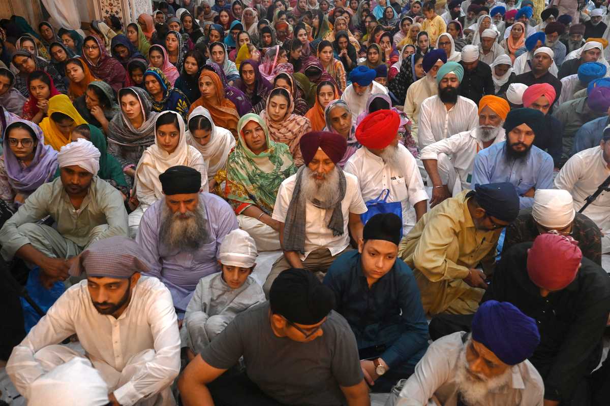 Pakistan issues over 3,000 visas to Sikh pilgrims for Baba Guru Nanak's birthday celebrations