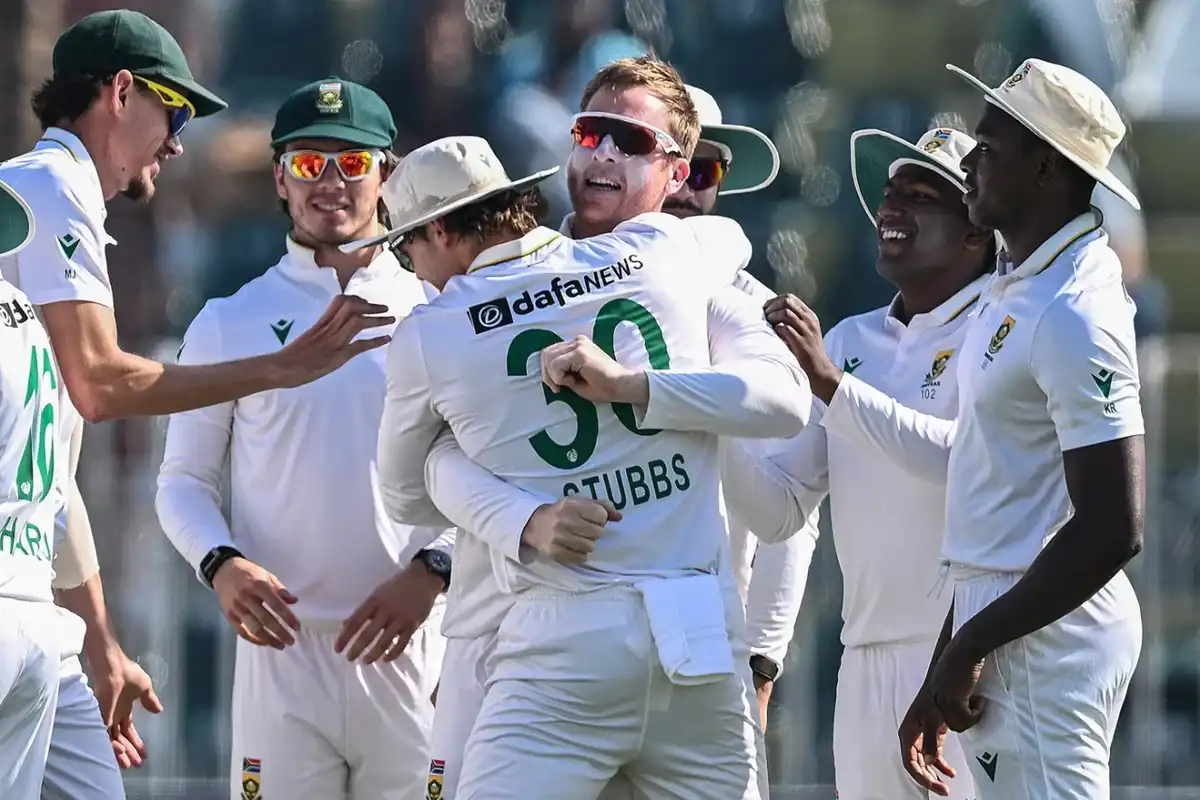 Harmer, Maharaj shine as SA crush Pakistan to level Test series 1-1