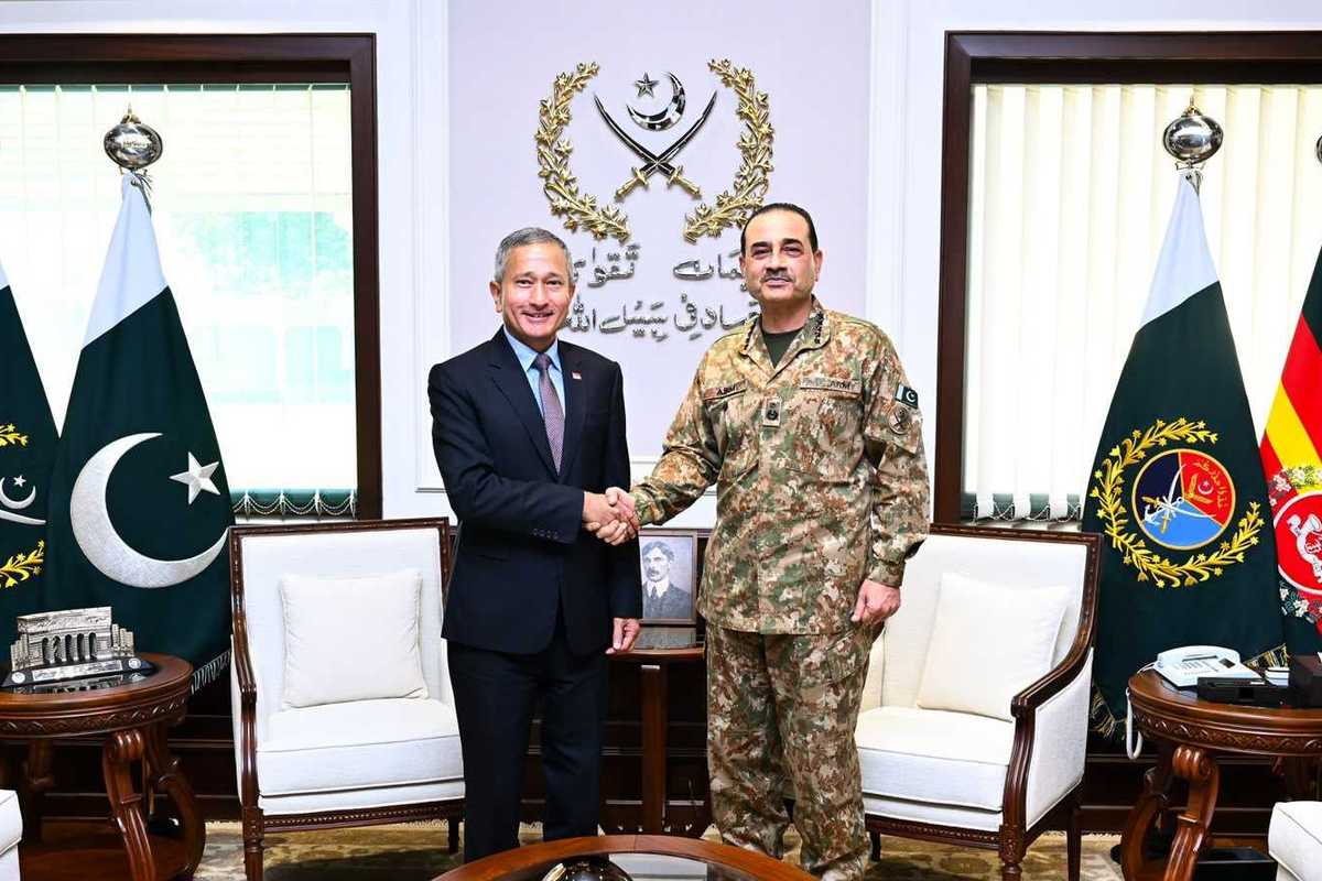 Singapore foreign minister meets Field Marshal Asim Munir at GHQ