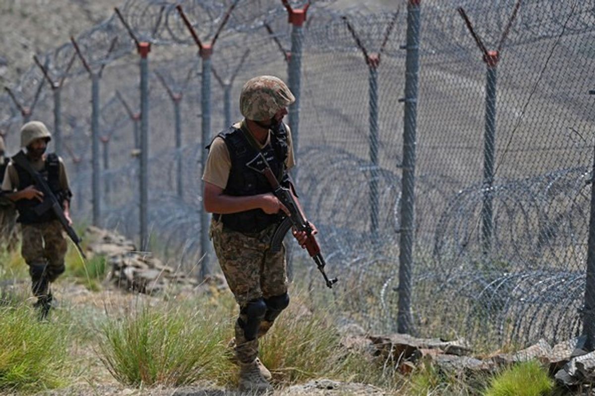 Six Pakistani soldiers, 22 militants killed in clashes near Afghan border