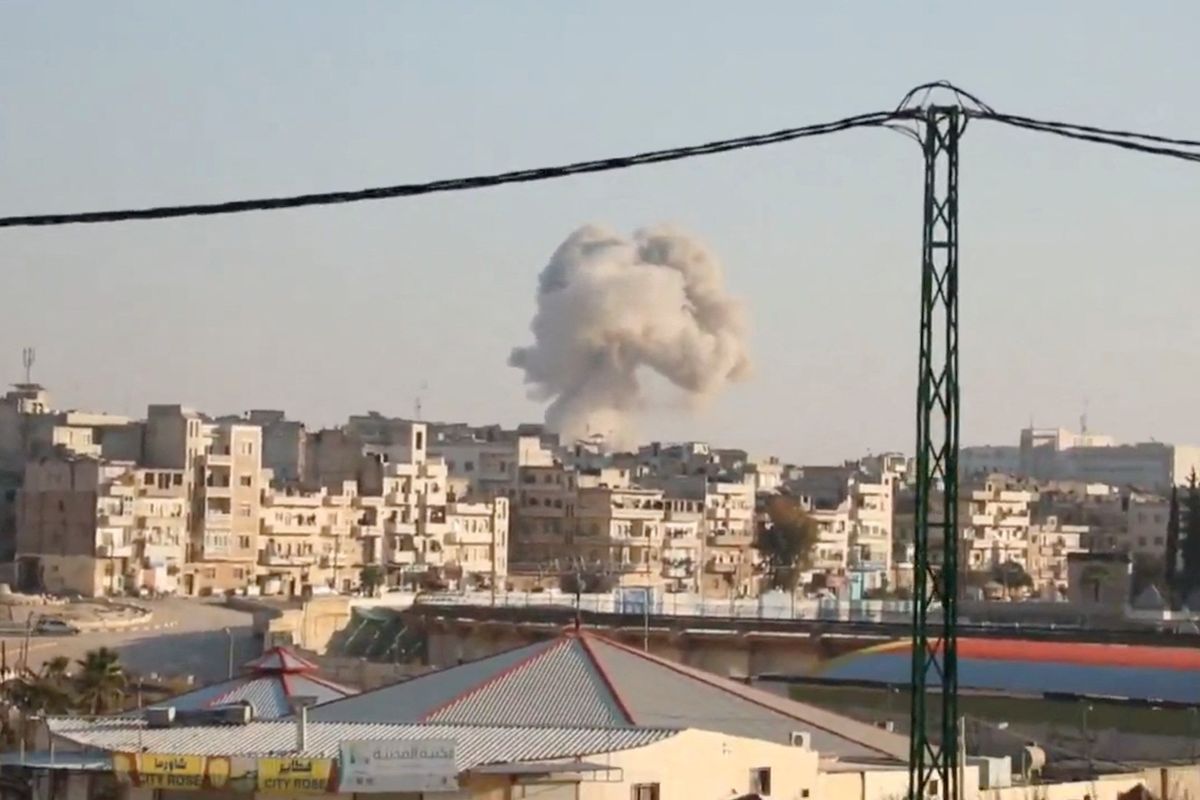 Syria, Russia conduct deadly strikes to push back rebel advance