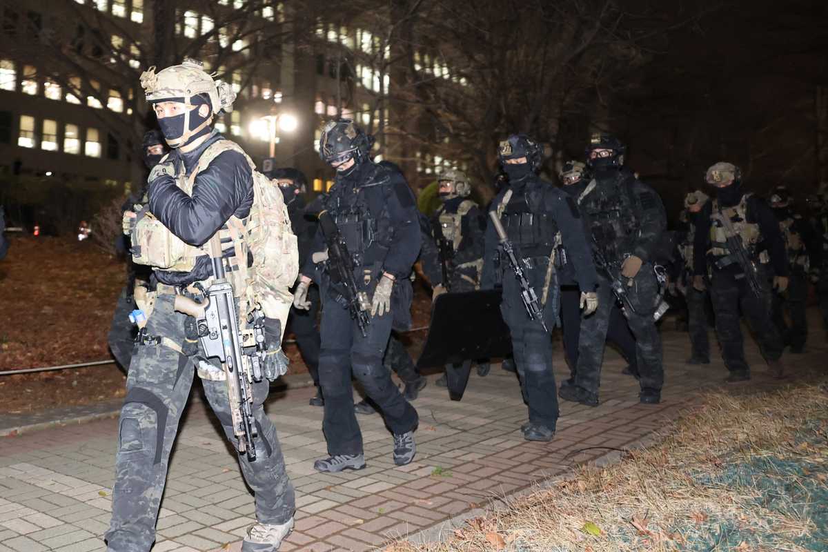 South Korea special forces officer says he had orders to block lawmakers