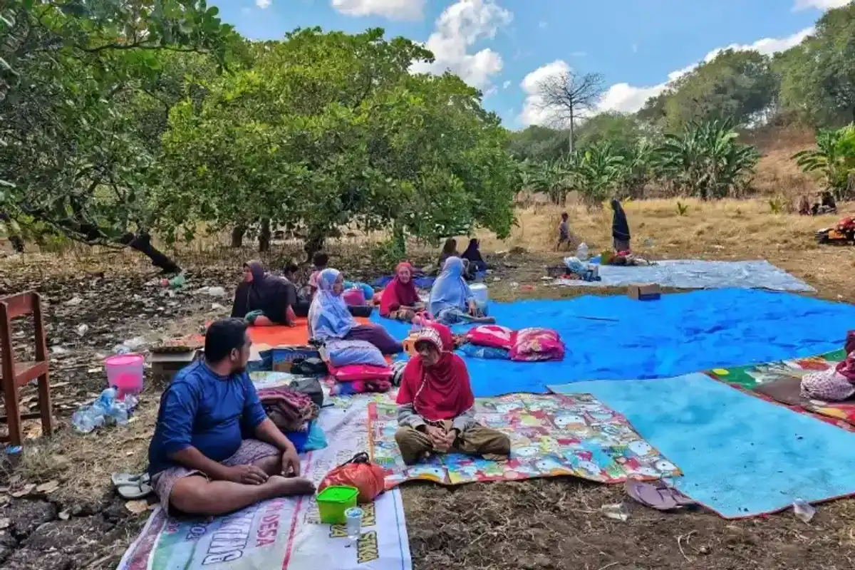 Nearly 13,000 displaced after deadly quake in Indonesia