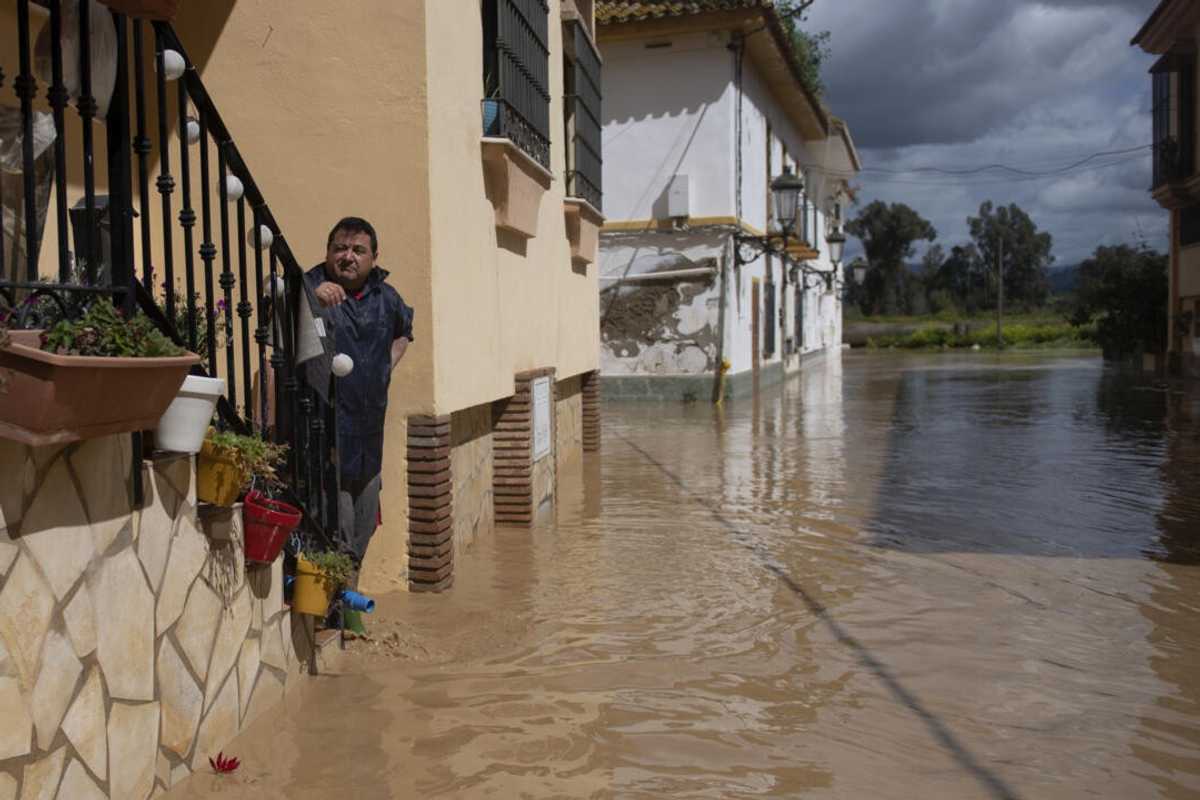 Global temperatures at near historic highs in March: EU monitor