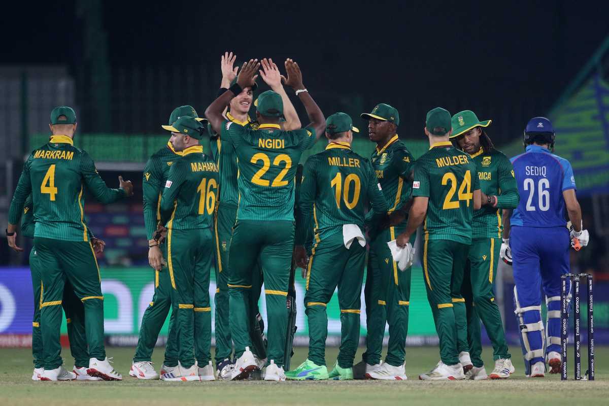 South Africa eye semi-final spot as England look to salvage pride in Karachi