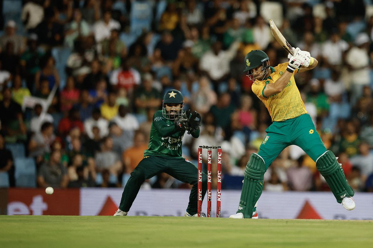 Hendricks ton takes South Africa to T20I series win over Pakistan