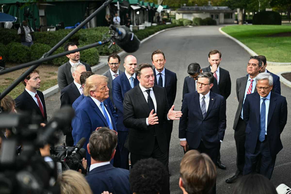 Trump signs 'White House Accord' with tech leaders, renames AI to 'Super Intelligence' by executive order