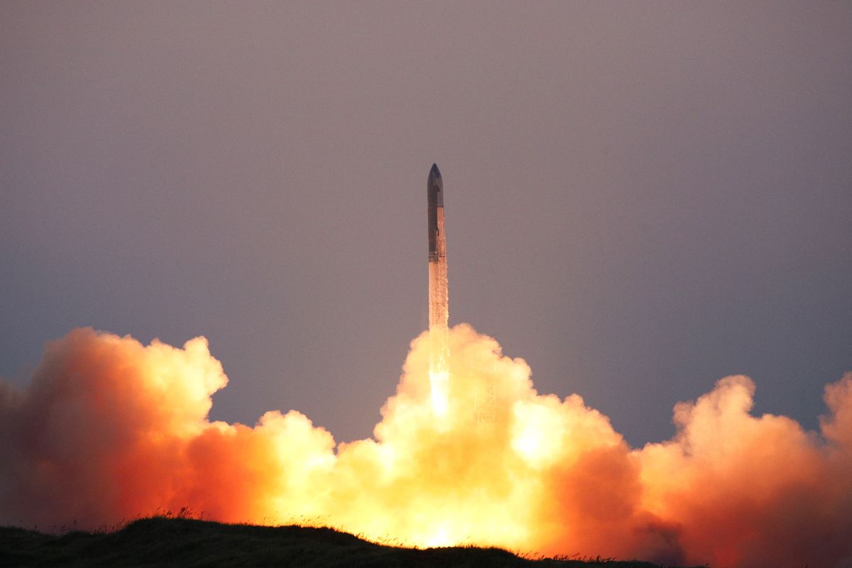 SpaceX catches giant Starship booster in fifth flight test