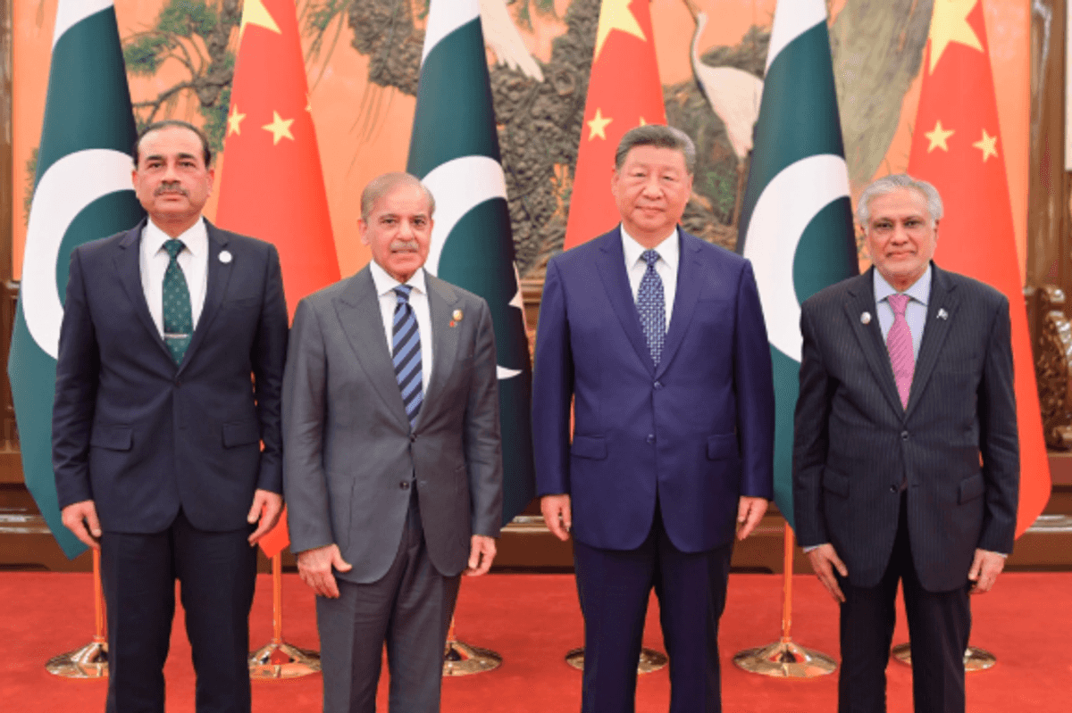 PM Sharif invites China's Xi to Pakistan, leaders vow stronger ties