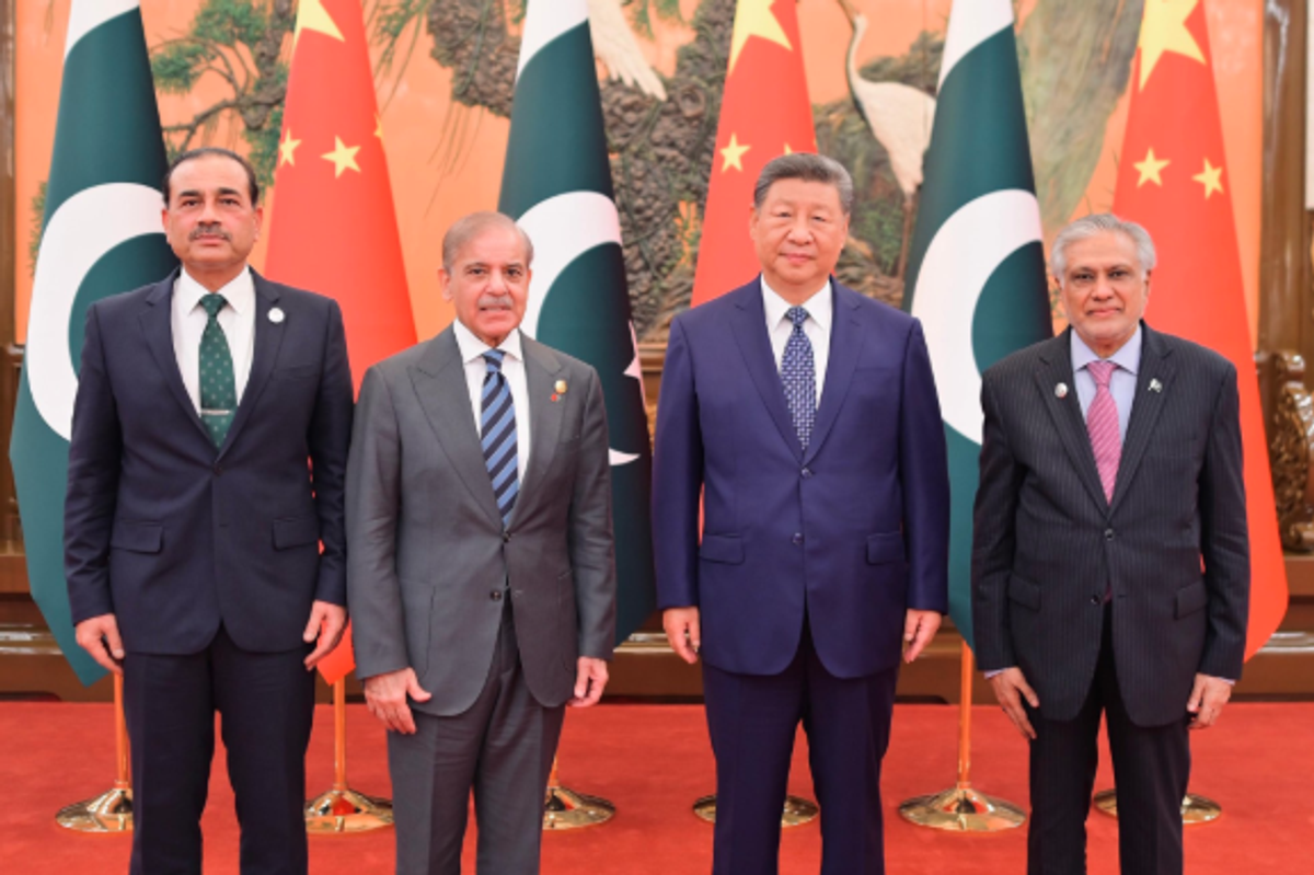 PM Sharif invites China's Xi to Pakistan, leaders vow stronger ties