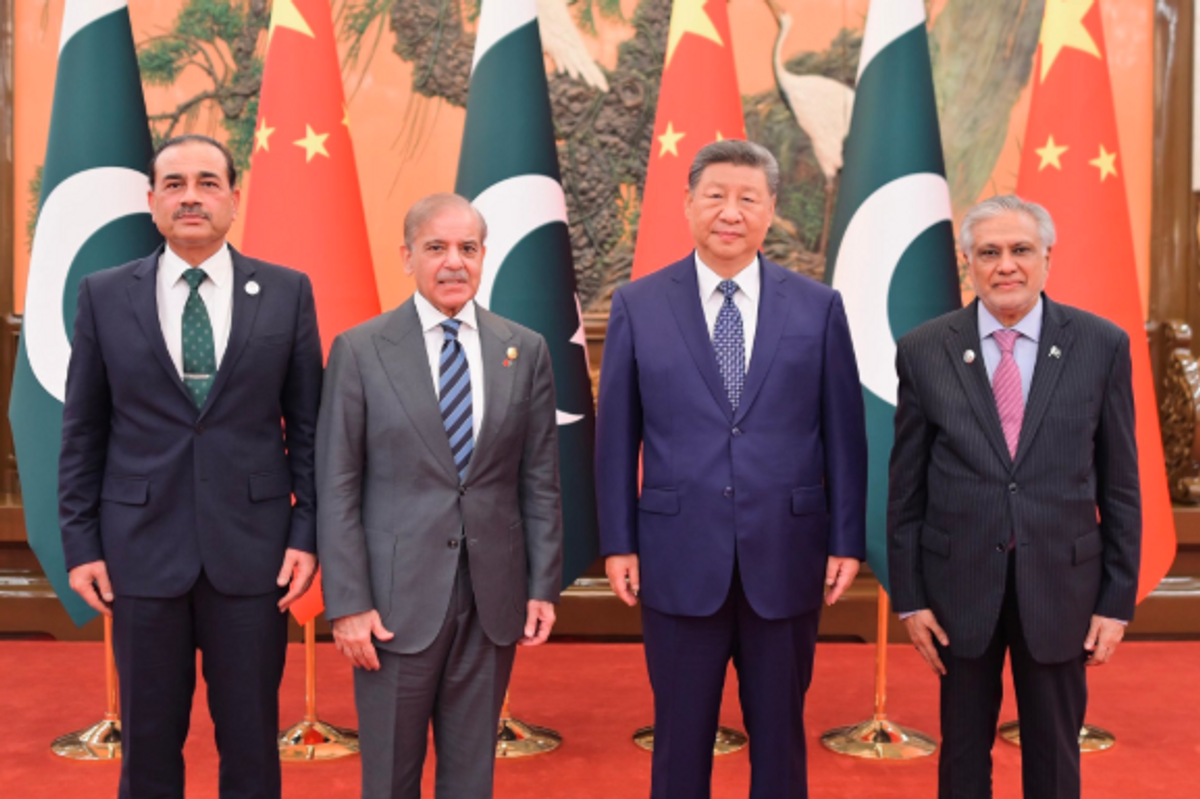 PM Sharif invites China's Xi to Pakistan, leaders vow stronger ties