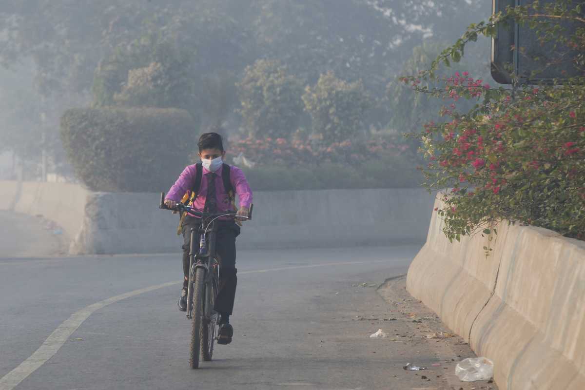 Pakistan's Lahore shuts schools as air pollution reaches record levels