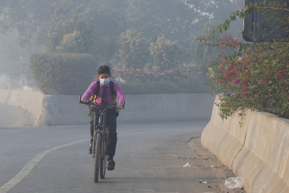 Pakistan's Lahore shuts schools as air pollution reaches record levels