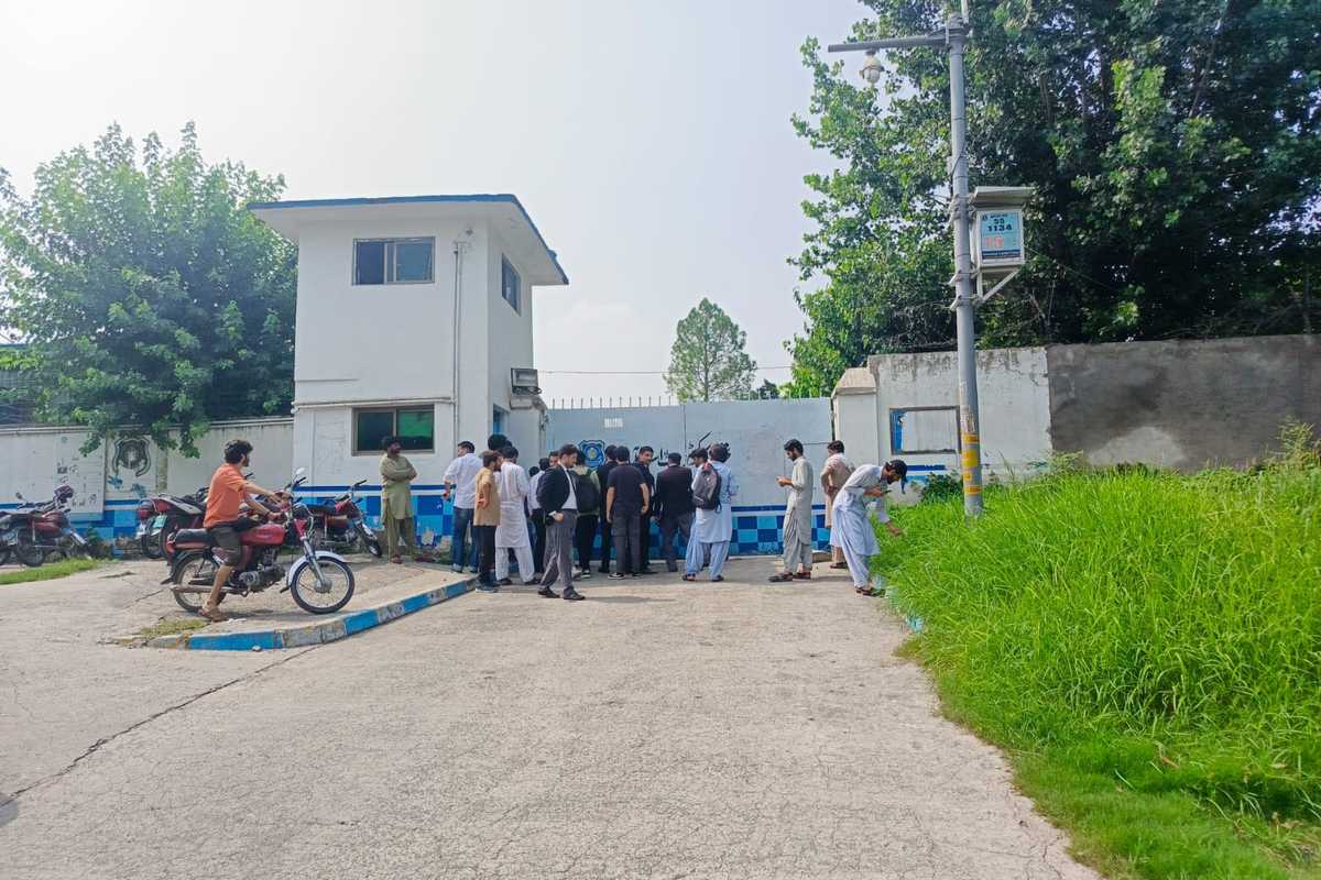 Pakistan police detain 70 students in university raid
