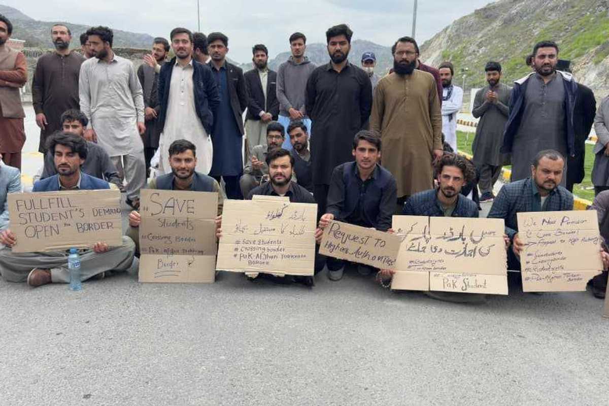 Hundreds of Pakistani students stranded as Afghanistan border closure drags on