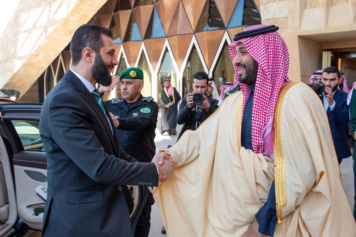 New Syria leader meets Saudi crown prince on first foreign visit