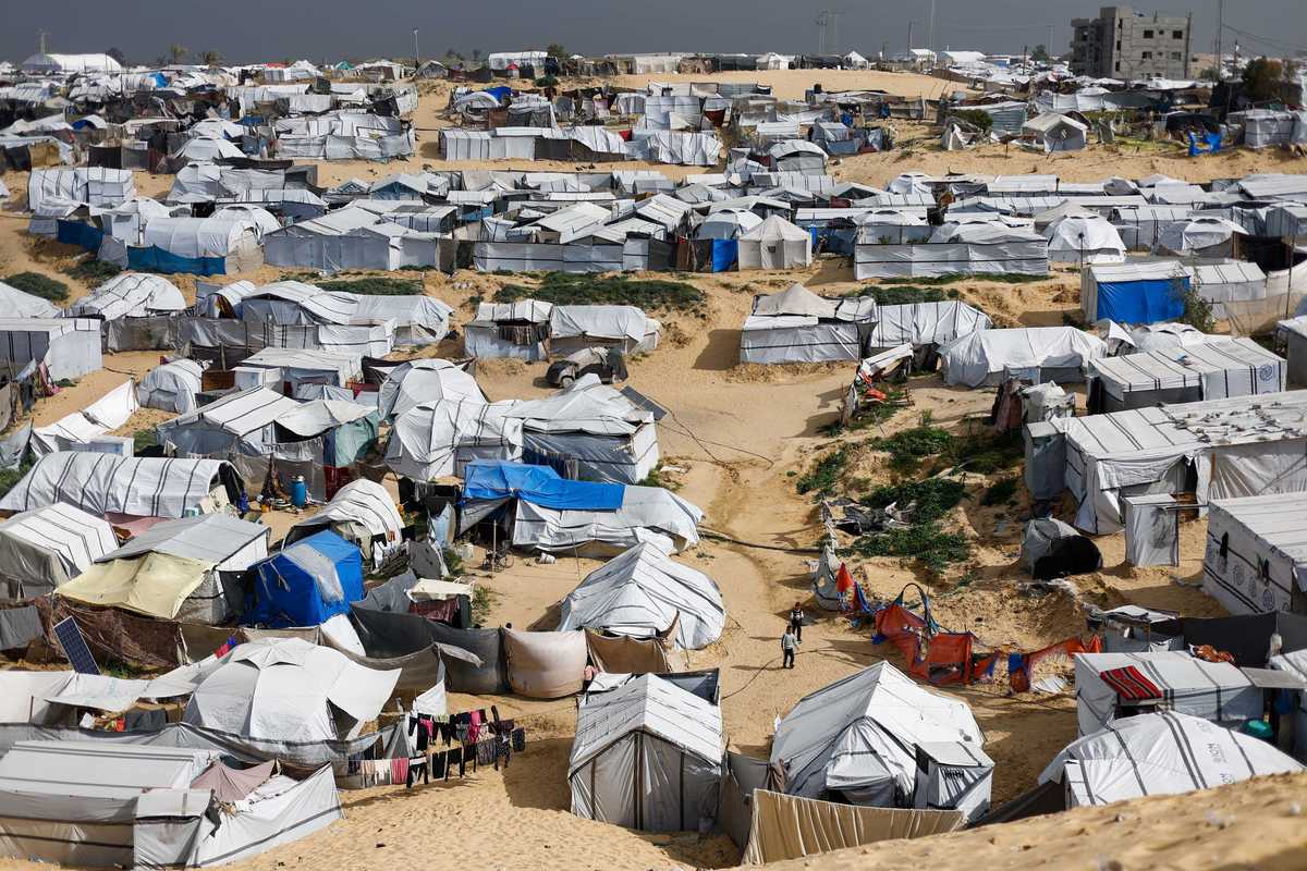 Israeli strikes kill 18 in Gaza, patient crossings at Rafah halted