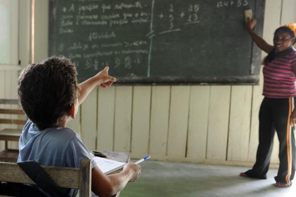 Schools targeted with AI learning apps despite experts' doubts