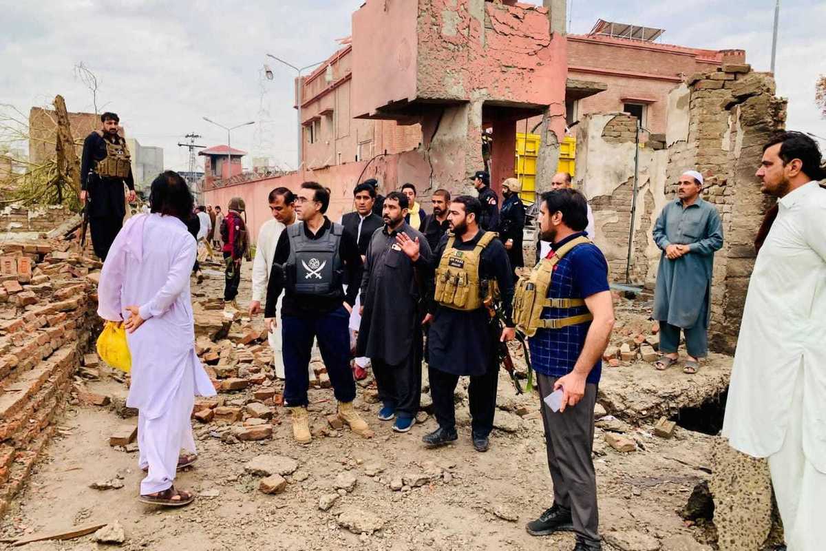 Suicide bombing at police station kills five civilians in northwestern Pakistan