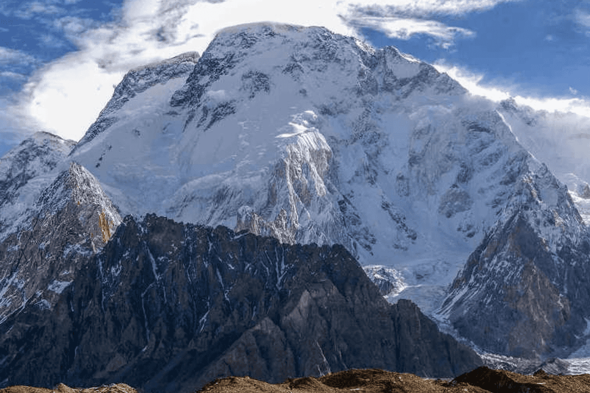 Search resumes for missing climbers from Pakistan avalanche