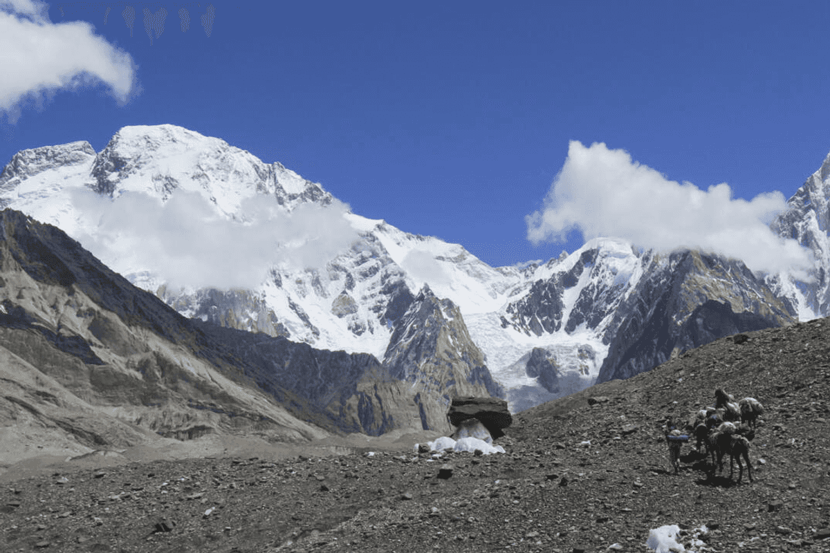Search resumes for missing climbers from Pakistan avalanche