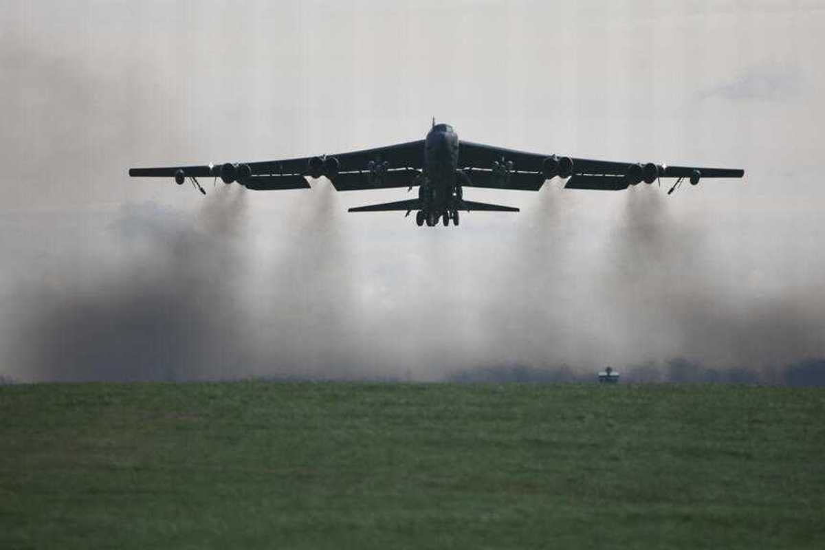 Eight dead in B-52 bomber crash at Edwards Air Force Base in California