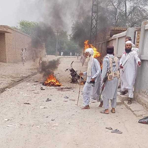 Suspected suicide bomber kills 2, wounds 10 near mosque in northwest Pakistan
