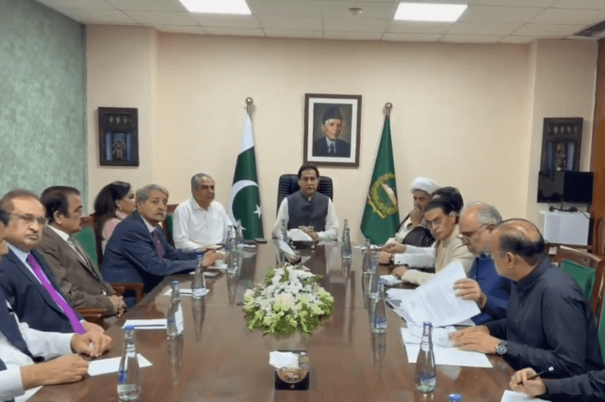 Pakistan govt, opposition make headway in talks on draft deal