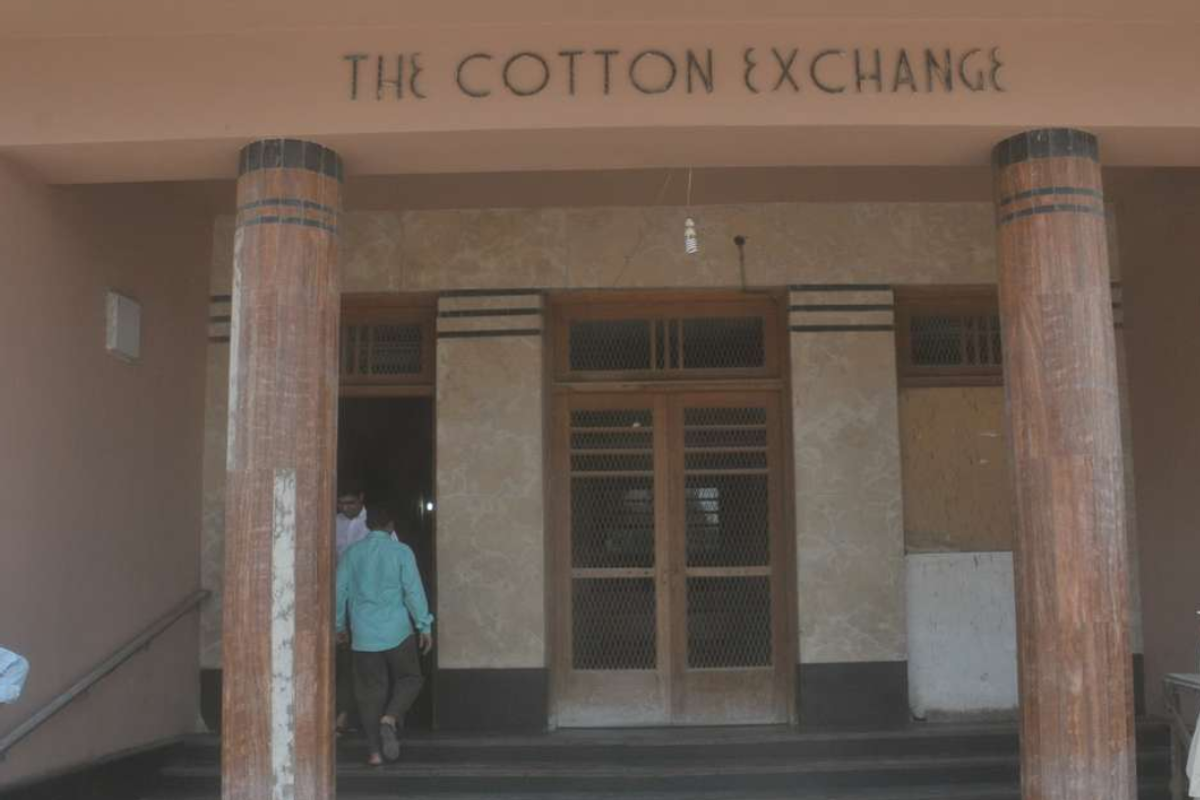 Pakistan traders say dispute over cotton exchange building hurting economy