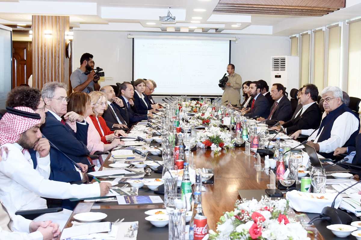 Pakistan showcases economic rebound, energy reform plan to global diplomats