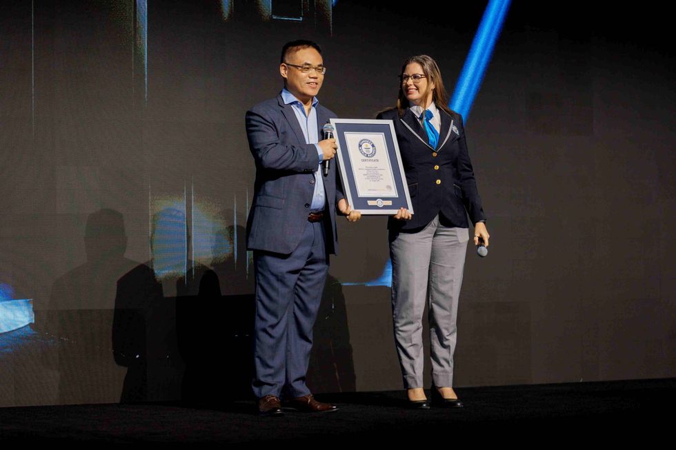 The HONOR Magic V5 had set a new Guinness World Record for heaviest Weight Lifted by a Suspended Foldable Smartphone,