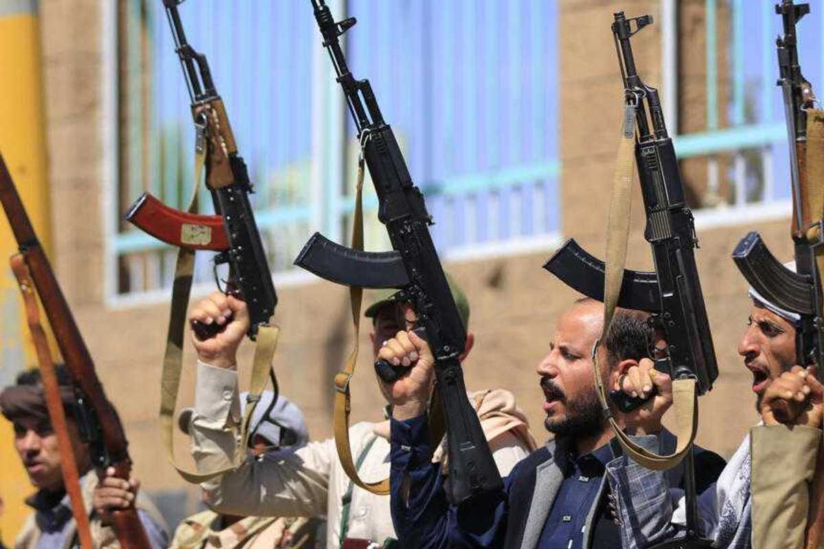 Houthis issue new threat to Saudi airspace after deadly Riyadh airport attack