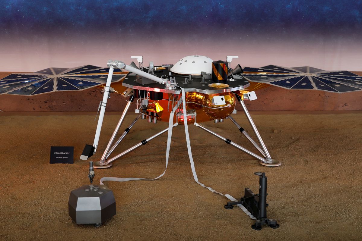 Huge reservoir of water found under surface on Mars